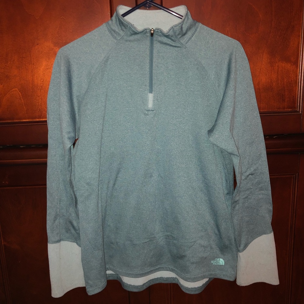 Women’s The North Face Pullover Size L